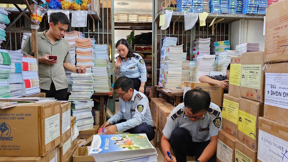 Sách giả, hại thật