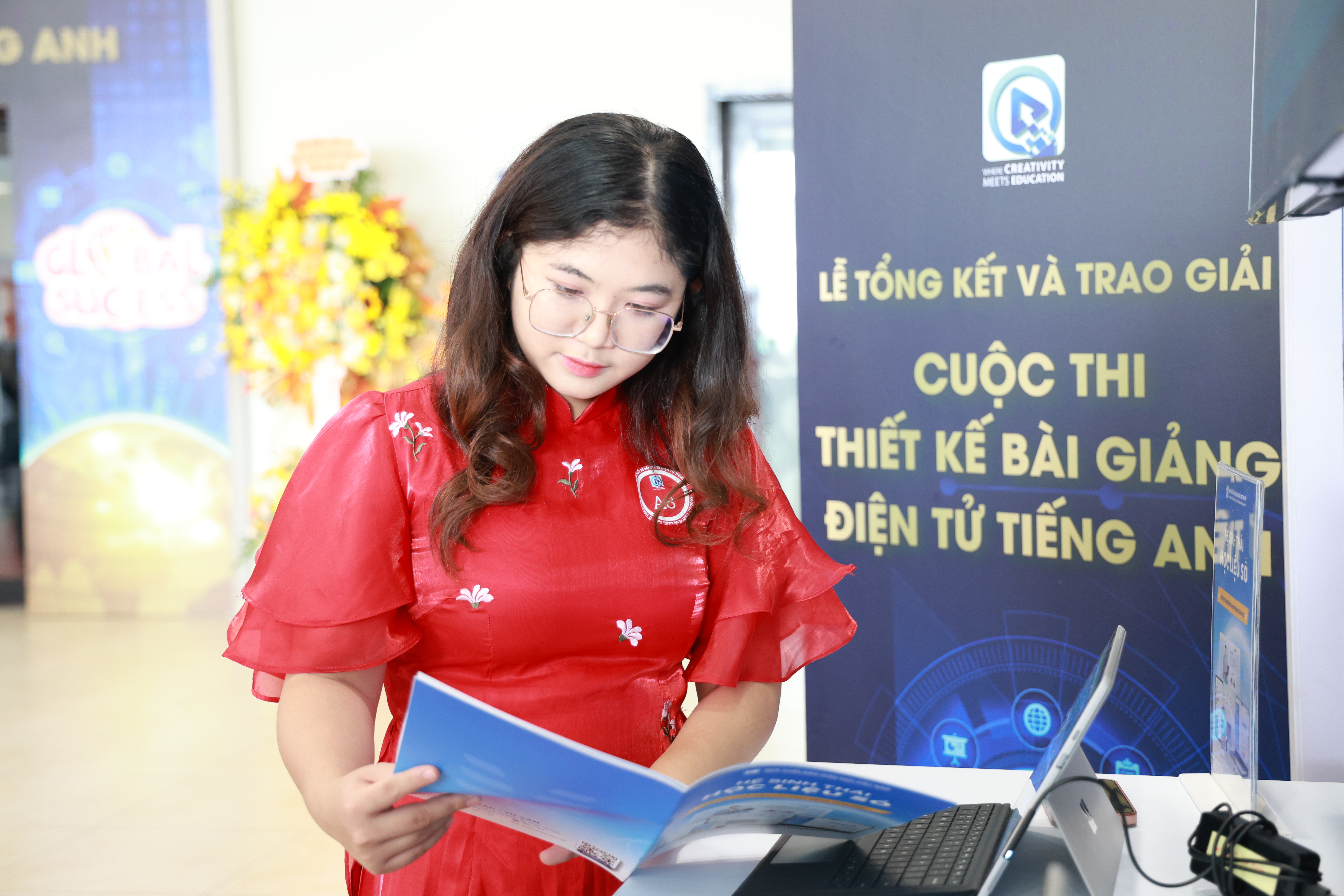 LỄ TỔNG KẾT VÀ TRAO GIẢI CUỘC THI THIẾT KẾ BÀI GIẢNG ĐIỆN TỬ TIẾNG ANH: HÀNH TRÌNH ĐAM MÊ VÀ SÁNG TẠO