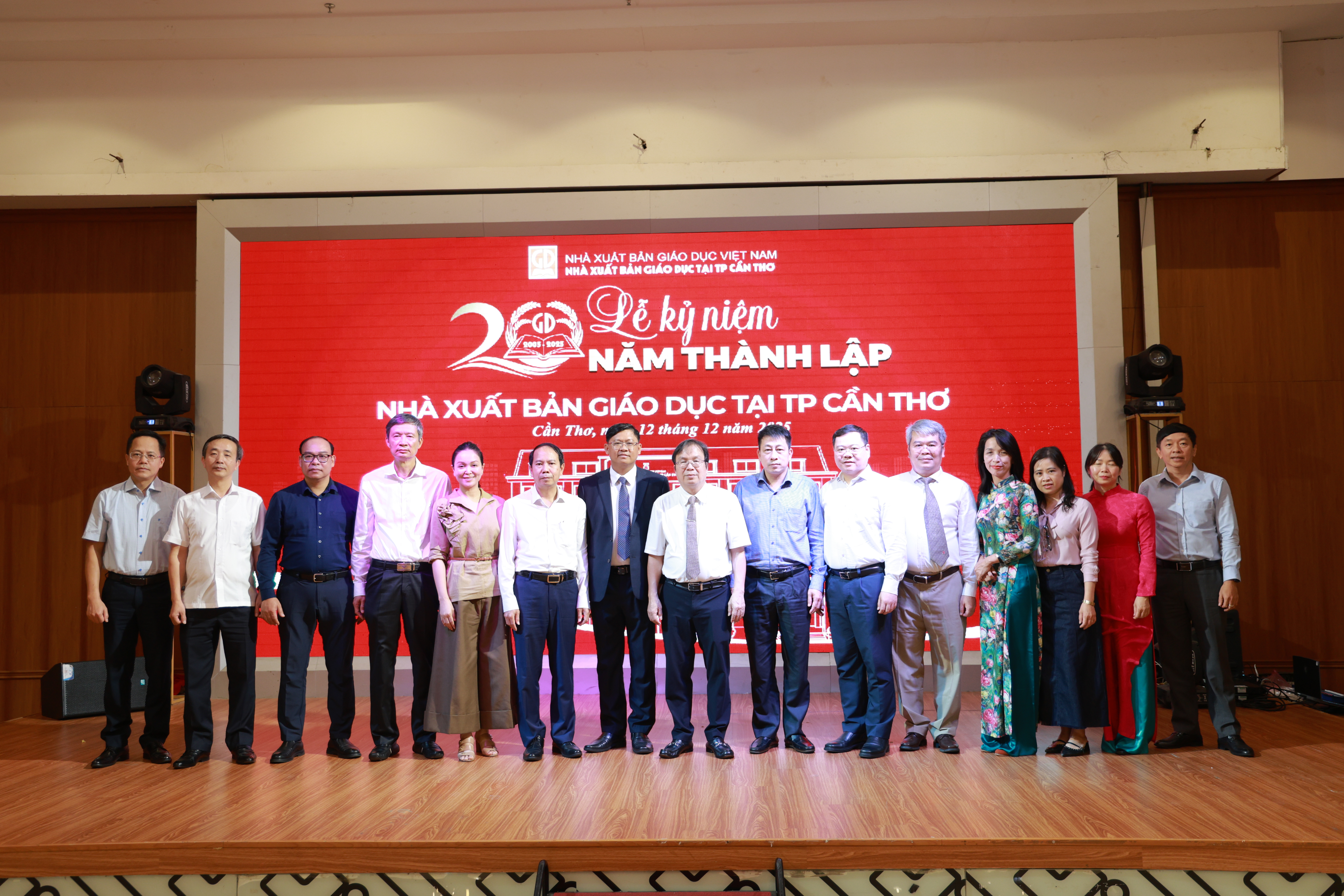 Lễ kỷ niệm 20 năm NXBGD tại TP. Cần Thơ: Hành trình bền bỉ gieo chữ, đồng kiến tạo học liệu nơi đất học phương Nam